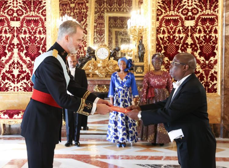 Unic-diplomacia-Angola-Espanha-Embaixador-Alfredo-Dombe-e Rei-Filipe-VI2