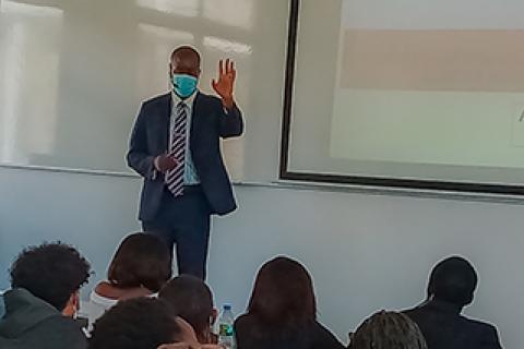 Estudantes de Enfermagem participam de Seminário sobre Ética e Deontologia Profissional