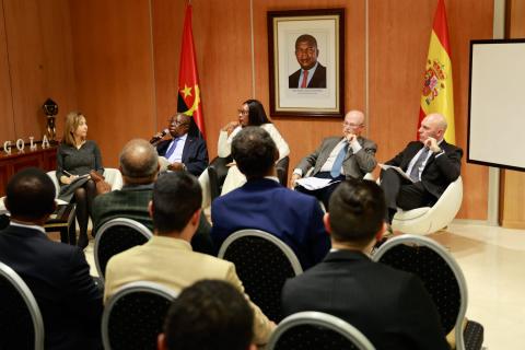 mesa redonda aniversário visita Reis de Espanha a Angola-UNIC