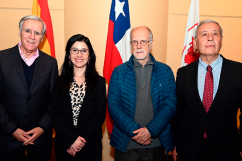 Reitor da UNIC na exposição de Quadros em Chile