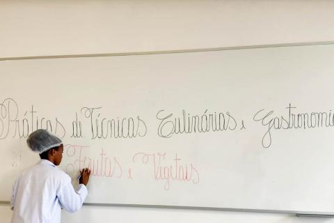 3cc2e25e-c87f-4d54-9c00-b1f339556270-1